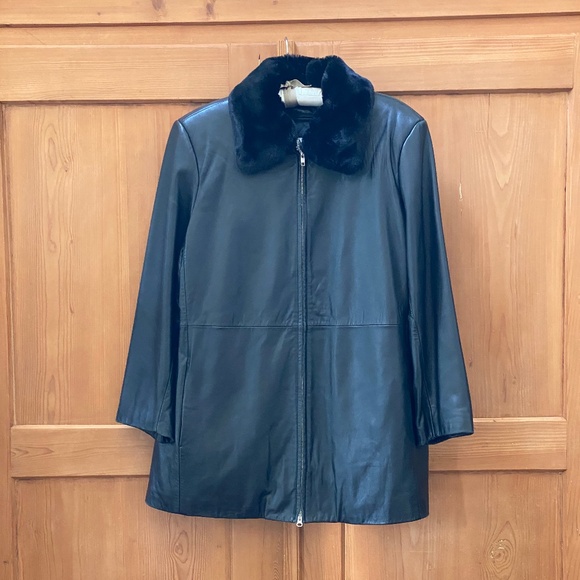 Black Leather Car Coat with detachable Faux Fur Collar - Picture 3 of 10